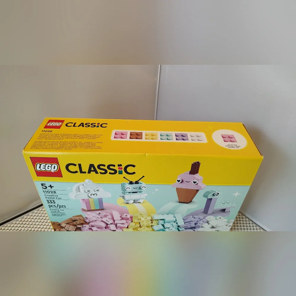 Lego Classic 11028 Creative Pastel Fun NWT Building Toy Set - Picture 2 of 3